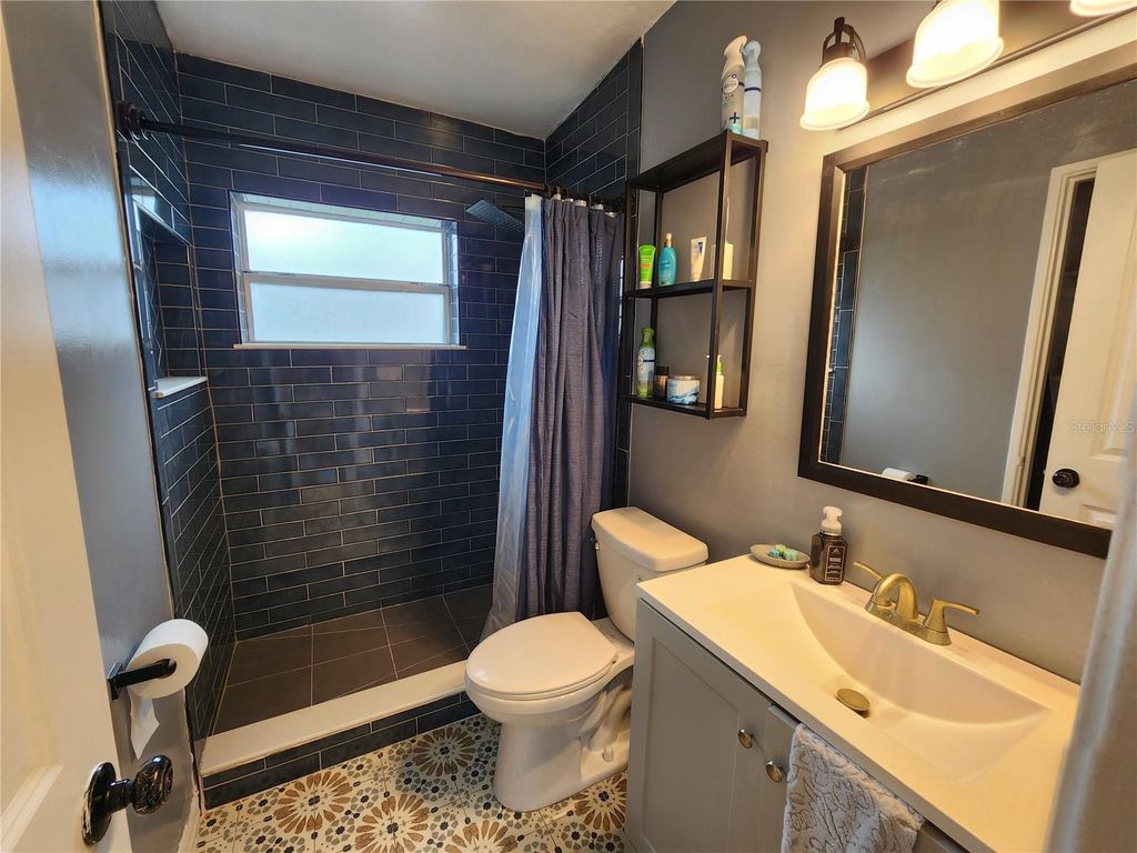 Image 17 of property listing at 3006 W CONCORD STREET, Orlando, FL 32805