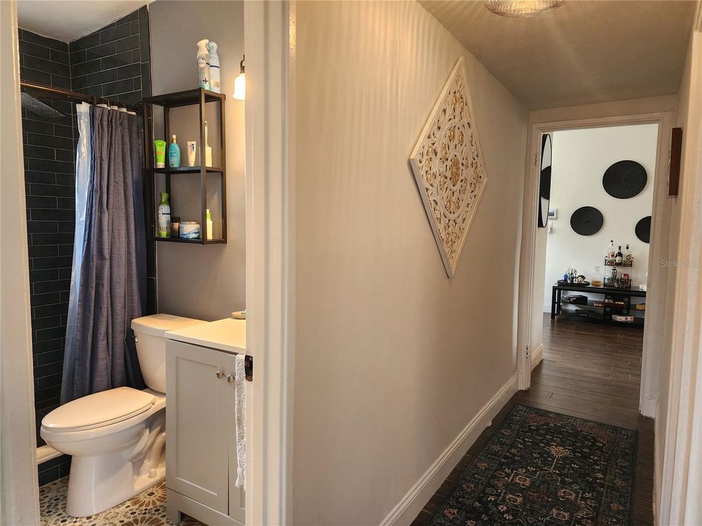 Image 19 of property listing at 3006 W CONCORD STREET, Orlando, FL 32805