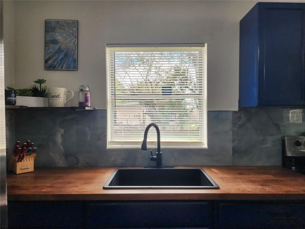 Image 5 of property listing at 3006 W CONCORD STREET, Orlando, FL 32805