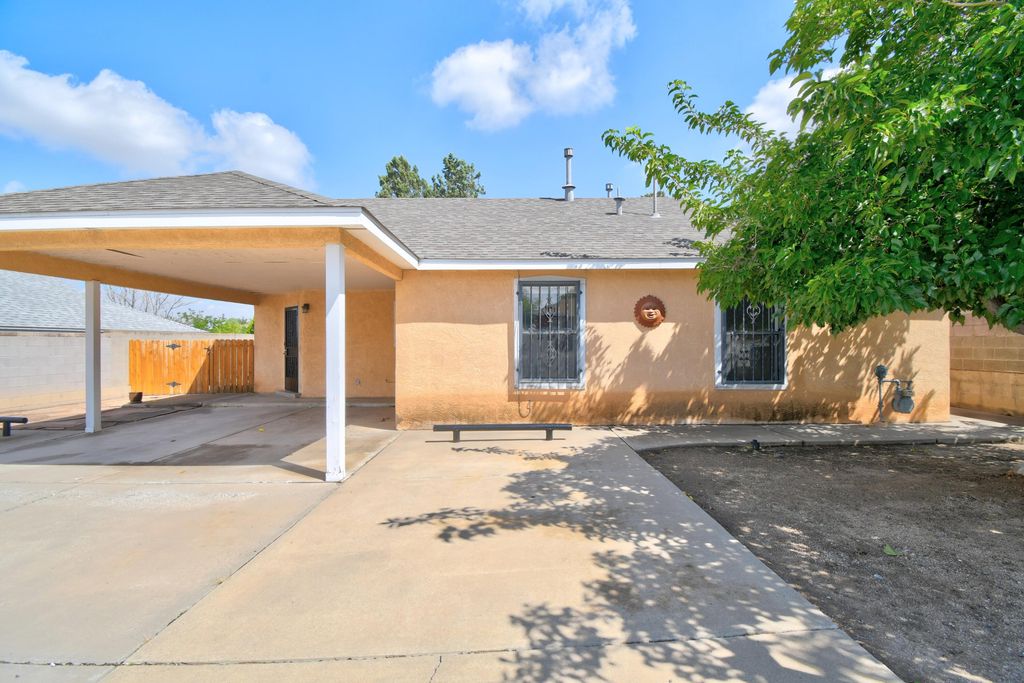 715 KINLEY Avenue NE, Albuquerque, NM 87102