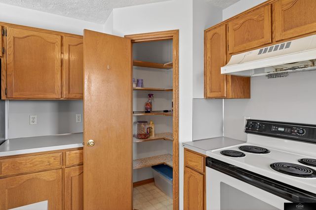 8311 Read Street, Omaha, NE 68122