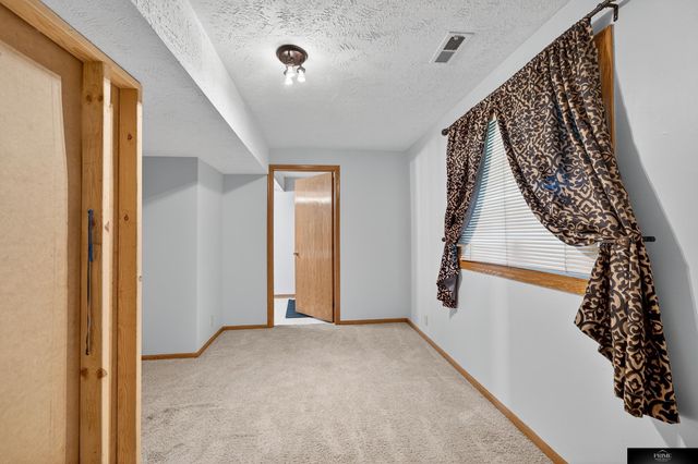 8311 Read Street, Omaha, NE 68122