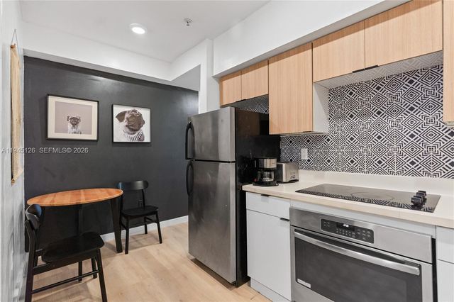 810 7th St 102, Miami Beach, FL 33139