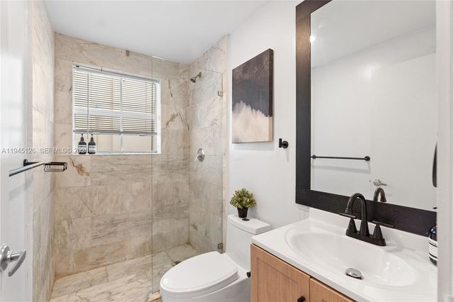 810 7th St 102, Miami Beach, FL 33139