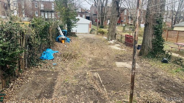 3540 S Spring Avenue, St Louis, MO 63116