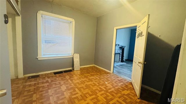 3540 S Spring Avenue, St Louis, MO 63116