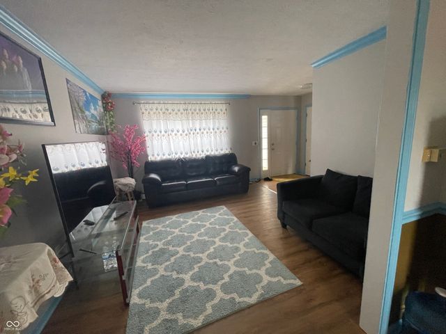 6951 Governors Point Boulevard, Indianapolis, IN 46217