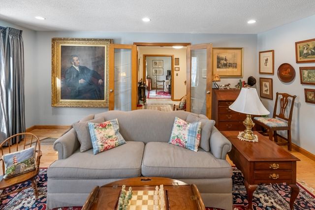 15 Martingale Road, Amherst, NH 03031