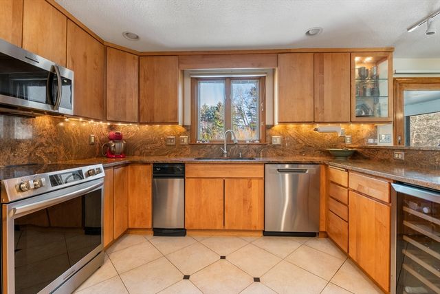 15 Martingale Road, Amherst, NH 03031