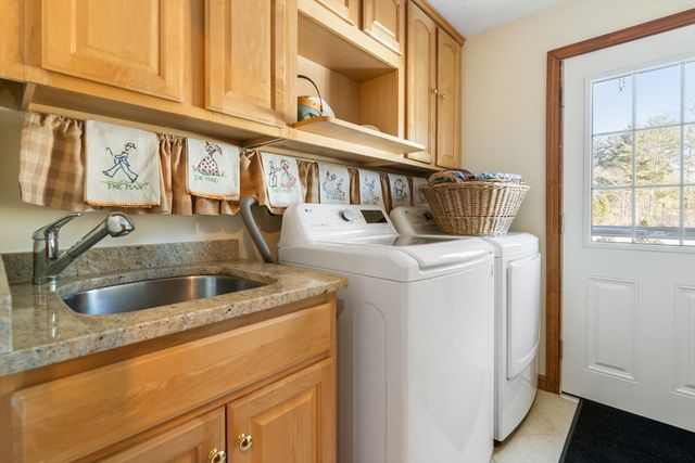 15 Martingale Road, Amherst, NH 03031