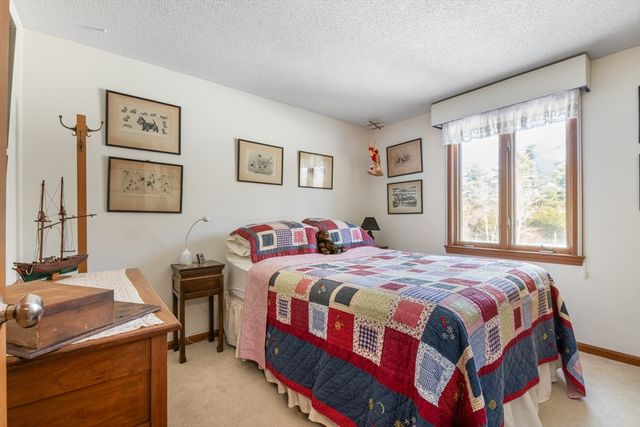 15 Martingale Road, Amherst, NH 03031