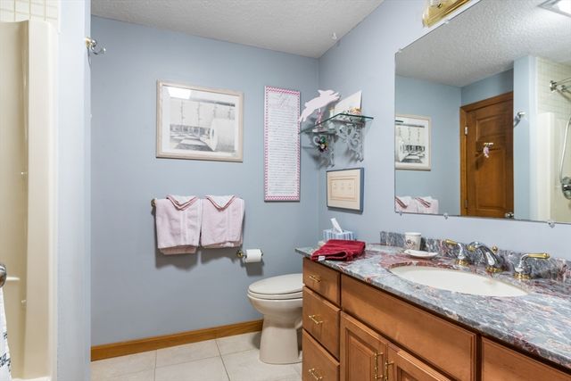 15 Martingale Road, Amherst, NH 03031