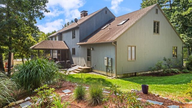 15 Martingale Road, Amherst, NH 03031