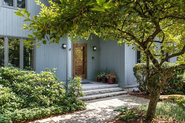 15 Martingale Road, Amherst, NH 03031