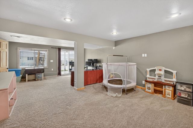 332 NW Driftwood Drive, Ankeny, IA 50023