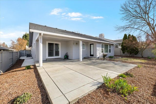 88 Mountain View Drive, Phoenix, OR 97535