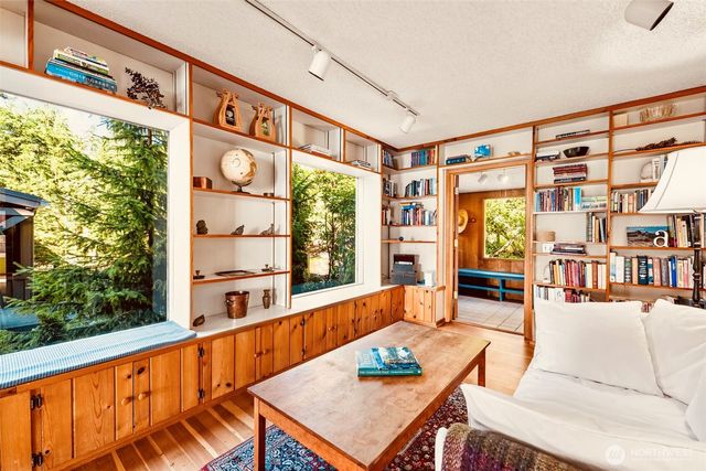 3620 Forest Beach Drive NW, Gig Harbor, WA 98335