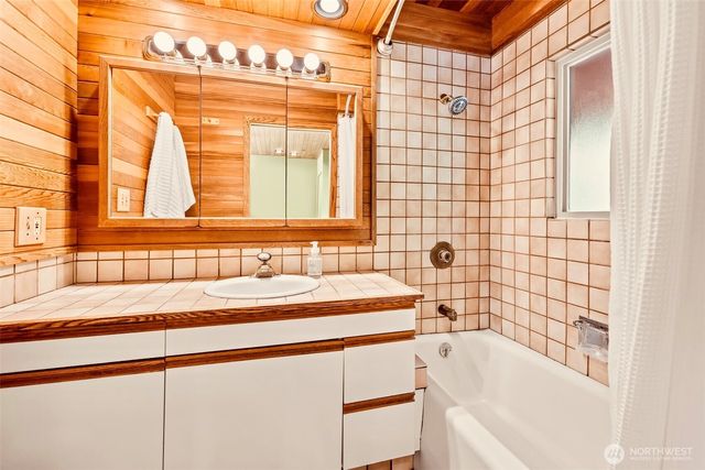 3620 Forest Beach Drive NW, Gig Harbor, WA 98335