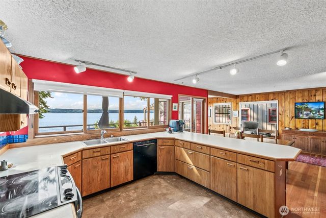 3620 Forest Beach Drive NW, Gig Harbor, WA 98335