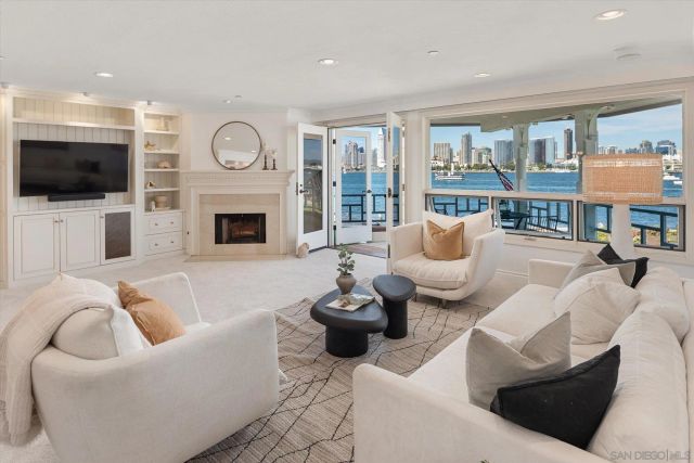 1099 1st 211, Coronado, CA 92118
