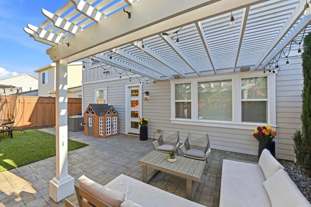 17725 Calle Mazatan, Morgan Hill, CA 95037