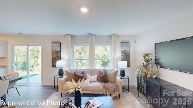 2107 10th Street SE, Hickory, NC 28602