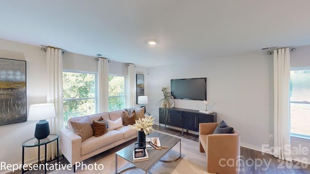 2107 10th Street SE, Hickory, NC 28602