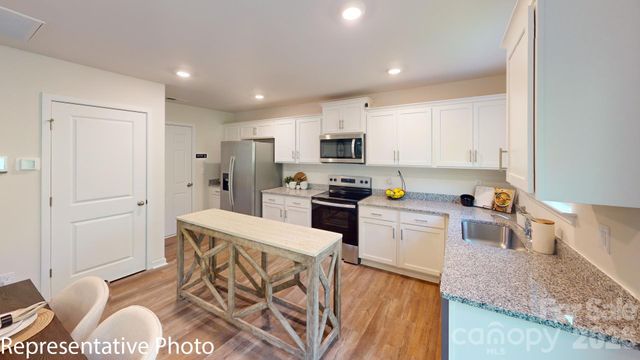 2107 10th Street SE, Hickory, NC 28602