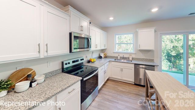 2107 10th Street SE, Hickory, NC 28602