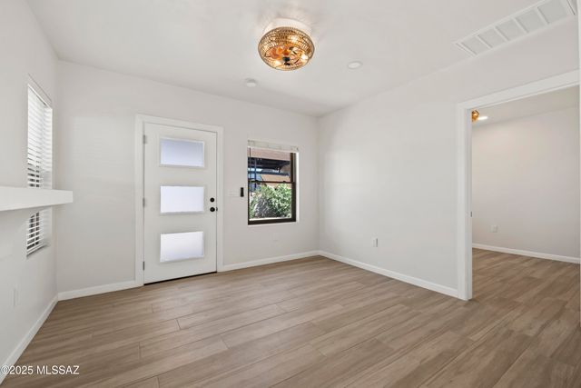 717 N 7th Avenue D, Tucson, AZ 85705