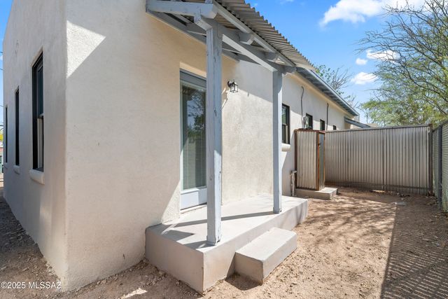 717 N 7th Avenue D, Tucson, AZ 85705