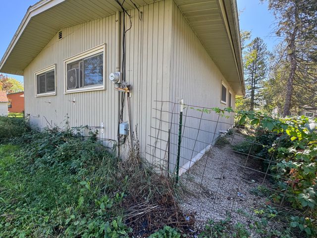 214 Division St., Sandstone, MN 55072