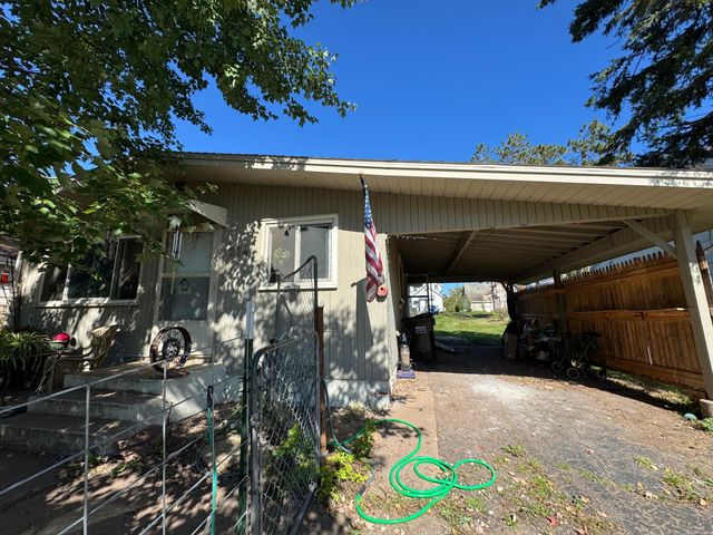 214 Division St., Sandstone, MN 55072