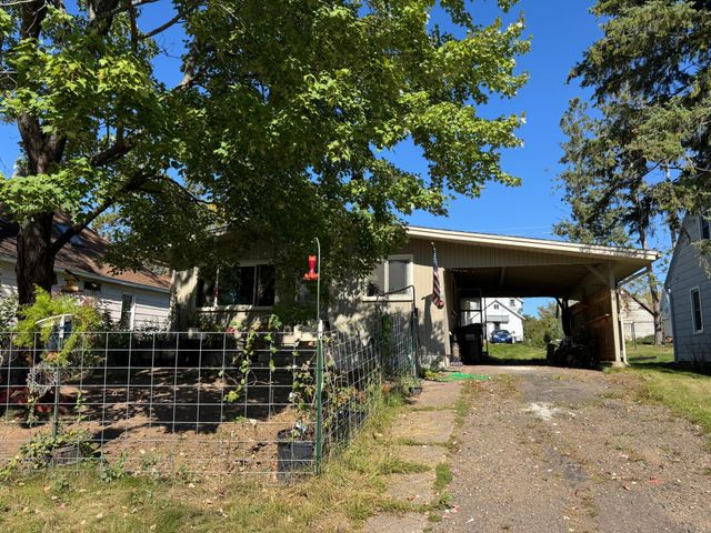 214 Division St., Sandstone, MN 55072