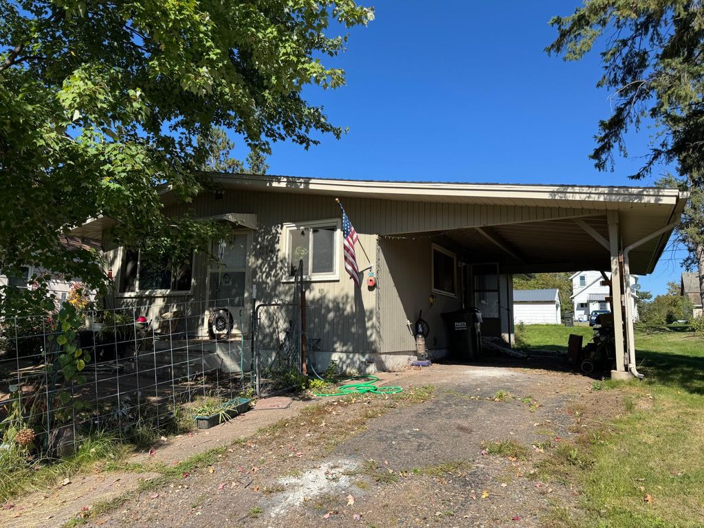 214 Division St., Sandstone, MN 55072