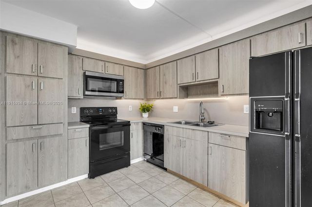 16193 Saddle Club Rd 102, Weston, FL 33326