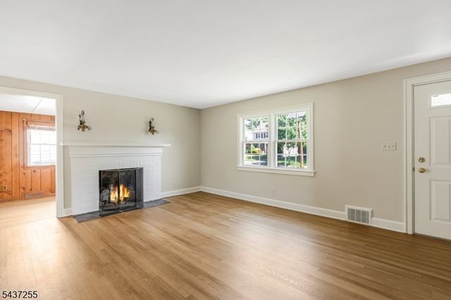 28 E Young St, Somerville Boro, NJ 08876