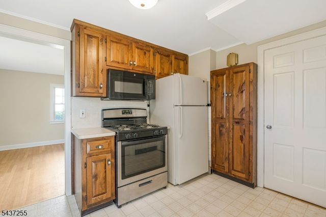 28 E Young St, Somerville Boro, NJ 08876