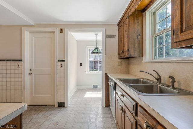 28 E Young St, Somerville Boro, NJ 08876
