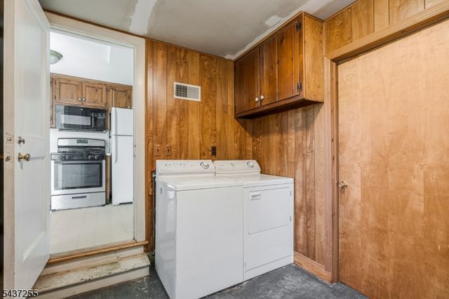 28 E Young St, Somerville Boro, NJ 08876
