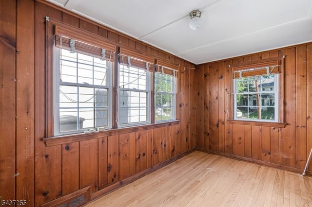 28 E Young St, Somerville Boro, NJ 08876