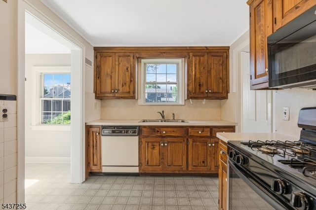 28 E Young St, Somerville Boro, NJ 08876