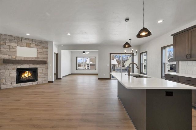 2362 WHISPERING WIND LANE, Green Bay, WI 54303