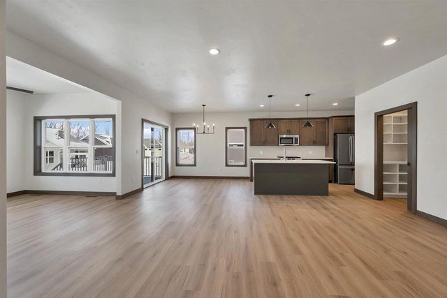 2362 WHISPERING WIND LANE, Green Bay, WI 54303