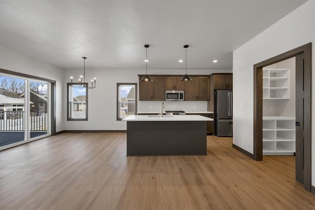 2362 WHISPERING WIND LANE, Green Bay, WI 54303