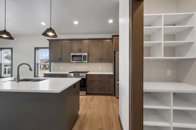 2362 WHISPERING WIND LANE, Green Bay, WI 54303