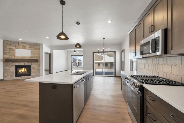 2362 WHISPERING WIND LANE, Green Bay, WI 54303