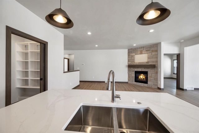 2362 WHISPERING WIND LANE, Green Bay, WI 54303