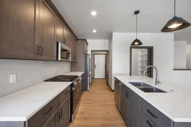 2362 WHISPERING WIND LANE, Green Bay, WI 54303