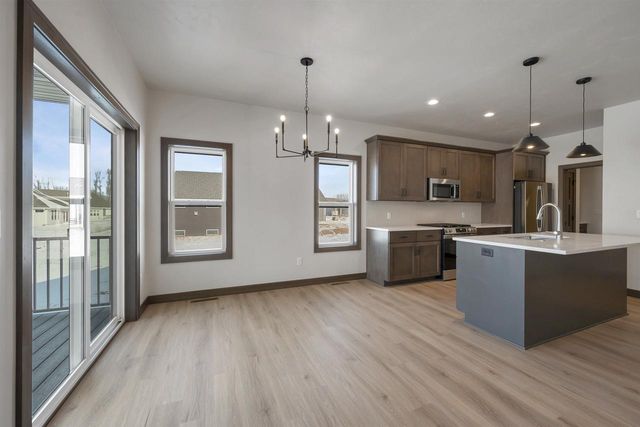 2362 WHISPERING WIND LANE, Green Bay, WI 54303